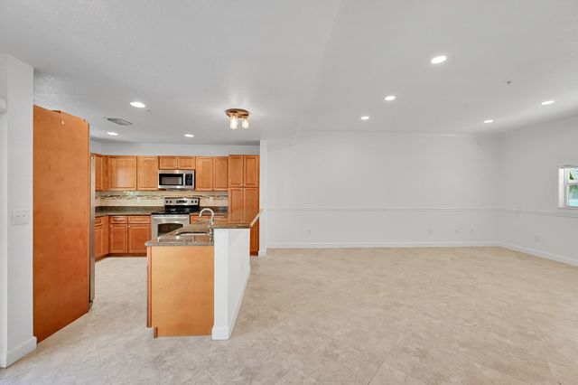 453 NE 1ST Street, Pompano Beach, FL 33060