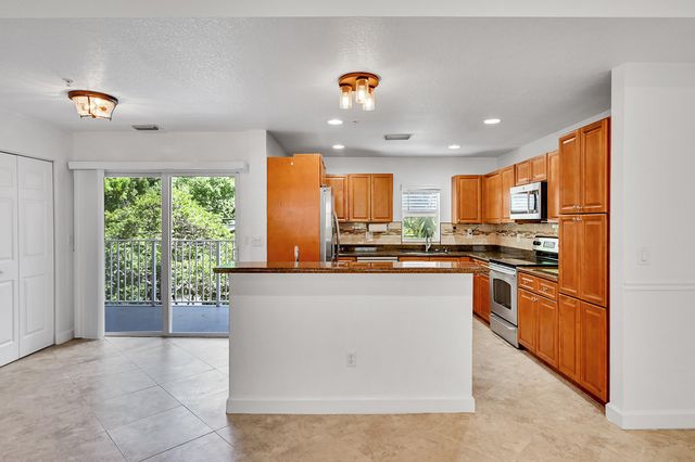 453 NE 1ST Street, Pompano Beach, FL 33060