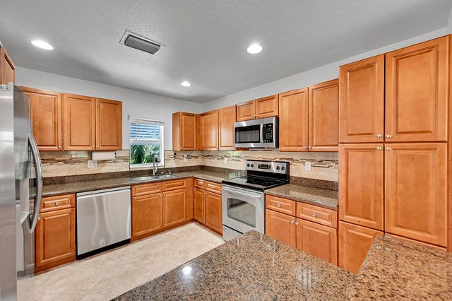 453 NE 1ST Street, Pompano Beach, FL 33060