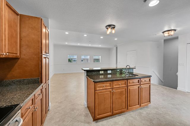 453 NE 1ST Street, Pompano Beach, FL 33060