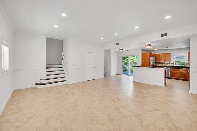 453 NE 1ST Street, Pompano Beach, FL 33060