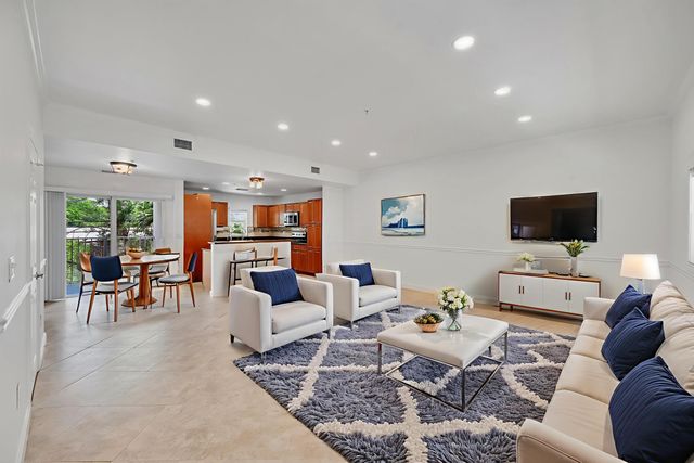 453 NE 1ST Street, Pompano Beach, FL 33060
