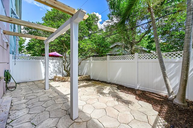 453 NE 1ST Street, Pompano Beach, FL 33060