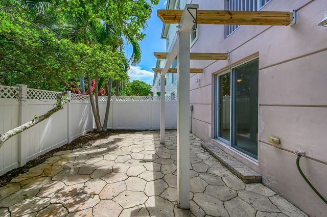 453 NE 1ST Street, Pompano Beach, FL 33060