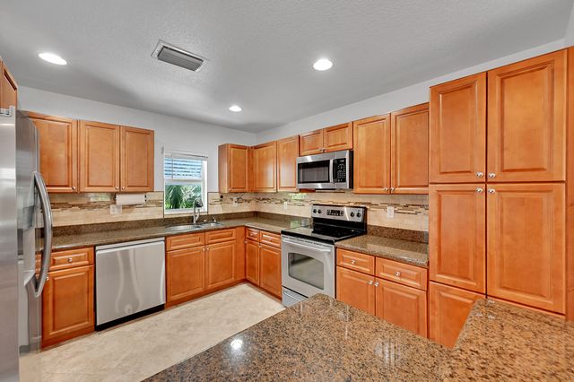 453 NE 1ST Street, Pompano Beach, FL 33060
