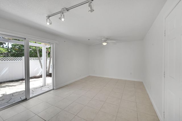 453 NE 1ST Street, Pompano Beach, FL 33060