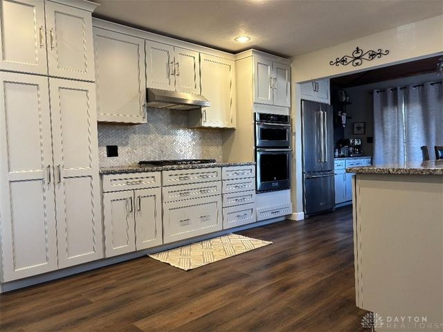 106 Newkirk Drive, Hillsboro, OH 45133