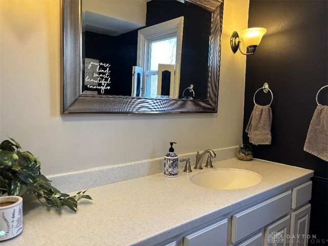 106 Newkirk Drive, Hillsboro, OH 45133