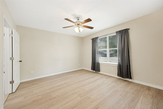 213 N Holly Avenue, Sherman, TX 75092
