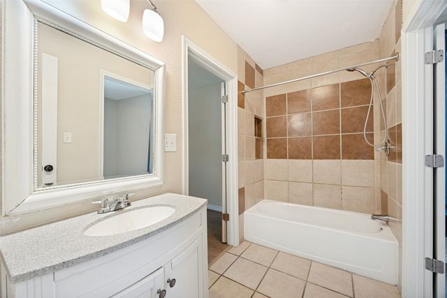 213 N Holly Avenue, Sherman, TX 75092