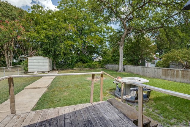 213 N Holly Avenue, Sherman, TX 75092