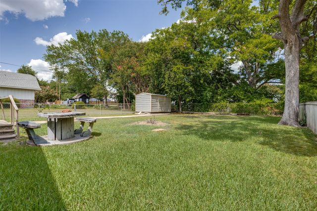 213 N Holly Avenue, Sherman, TX 75092