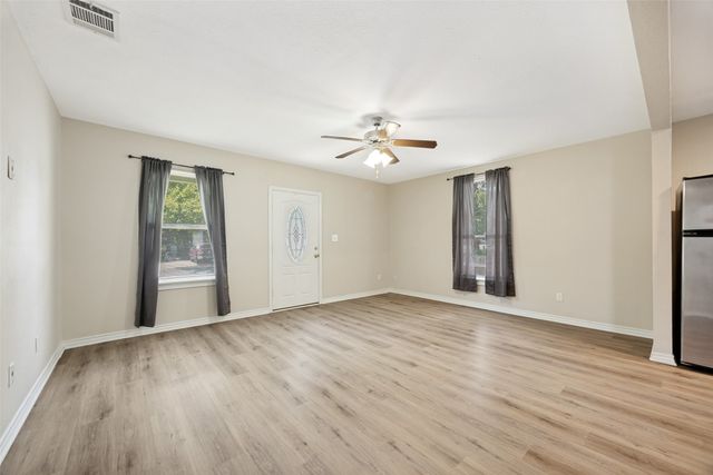 213 N Holly Avenue, Sherman, TX 75092