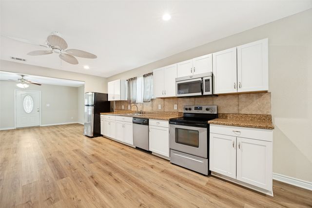 213 N Holly Avenue, Sherman, TX 75092