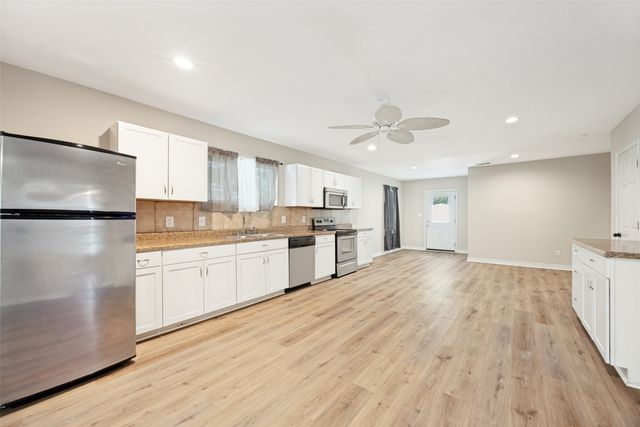 213 N Holly Avenue, Sherman, TX 75092