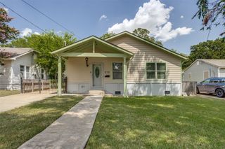 213 N Holly Avenue, Sherman, TX 75092