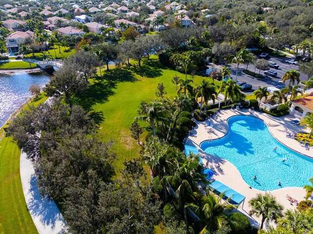 8199 Saint Johns Court, Wellington, FL 33414