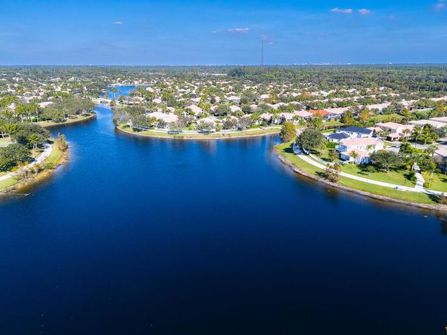8199 Saint Johns Court, Wellington, FL 33414