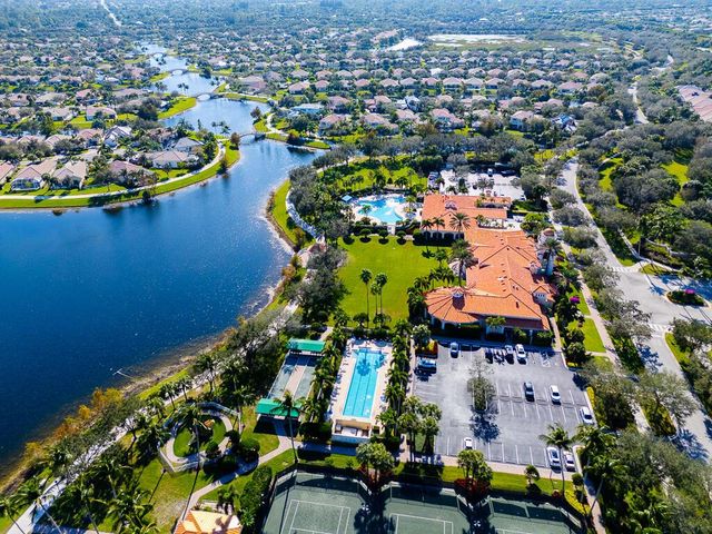 8199 Saint Johns Court, Wellington, FL 33414