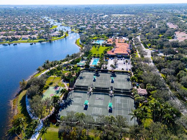 8199 Saint Johns Court, Wellington, FL 33414