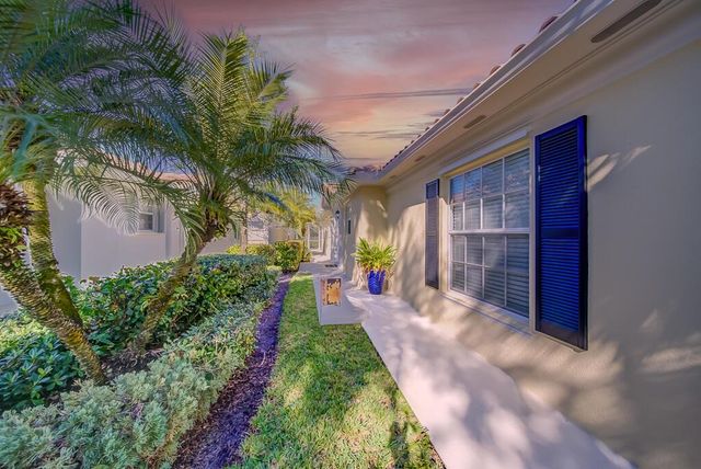 8199 Saint Johns Court, Wellington, FL 33414
