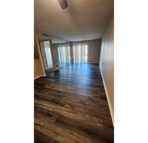 2818 S Bartell Drive 7, Houston, TX 77054