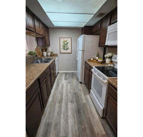 2818 S Bartell Drive 7, Houston, TX 77054