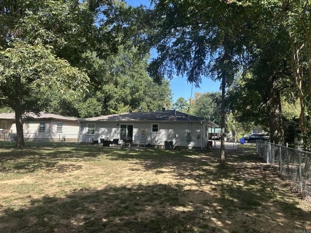 2105 Hairston Street, Conway, AR 72034