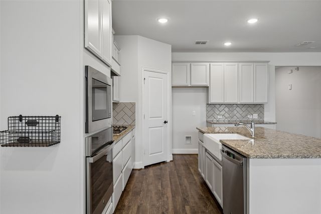 924 Pear Avenue, Forney, TX 75126