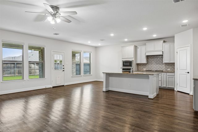 924 Pear Avenue, Forney, TX 75126