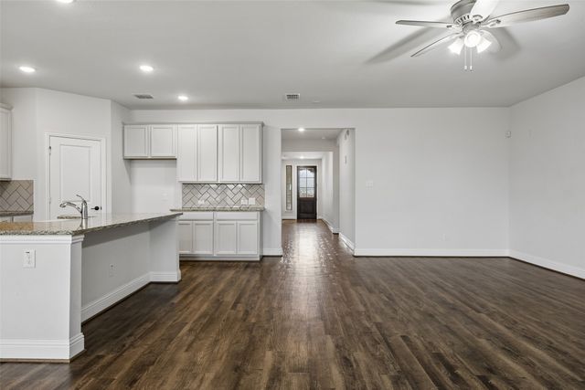 924 Pear Avenue, Forney, TX 75126
