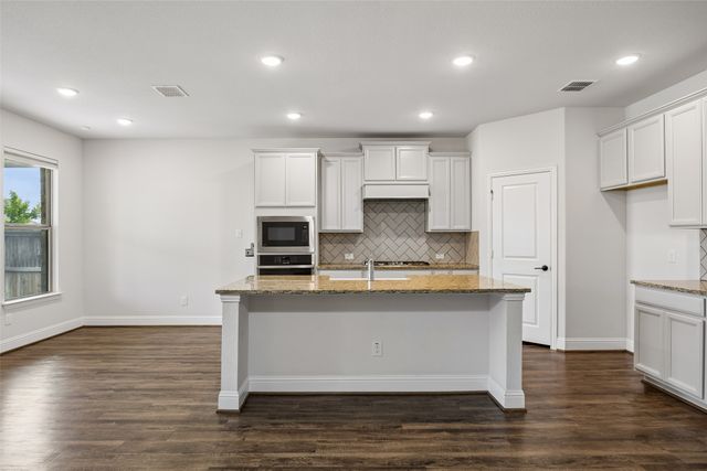 924 Pear Avenue, Forney, TX 75126
