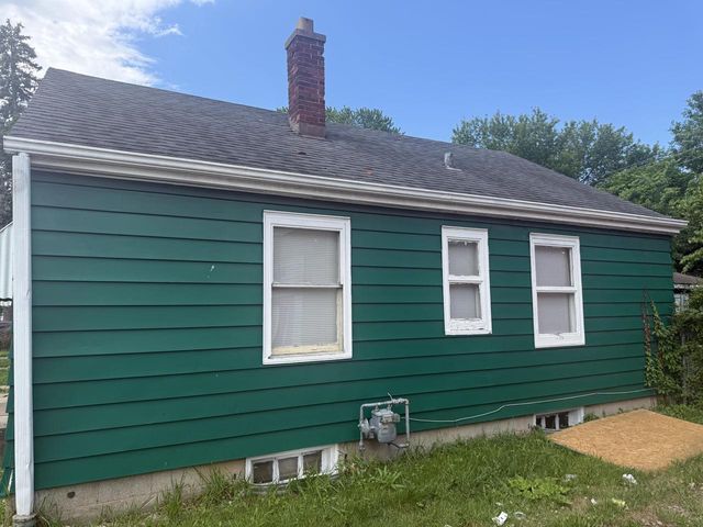 4327 N 35th STREET, Milwaukee, WI 53216