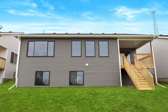 1155 NW Petersen Drive, Waukee, IA 50263