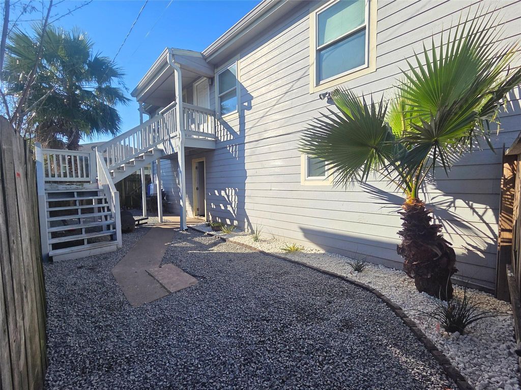 5012 Ave K Rear 1, Galveston, TX 77551