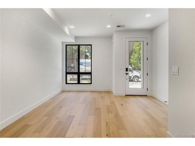 812 Dahlia St, Denver, CO 80220