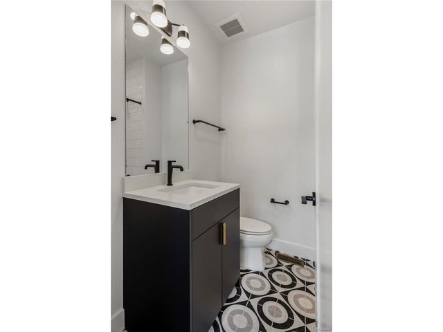 812 Dahlia St, Denver, CO 80220