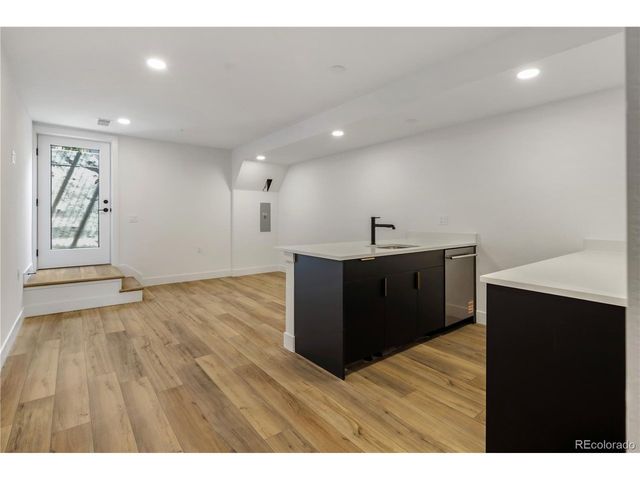 812 Dahlia St, Denver, CO 80220