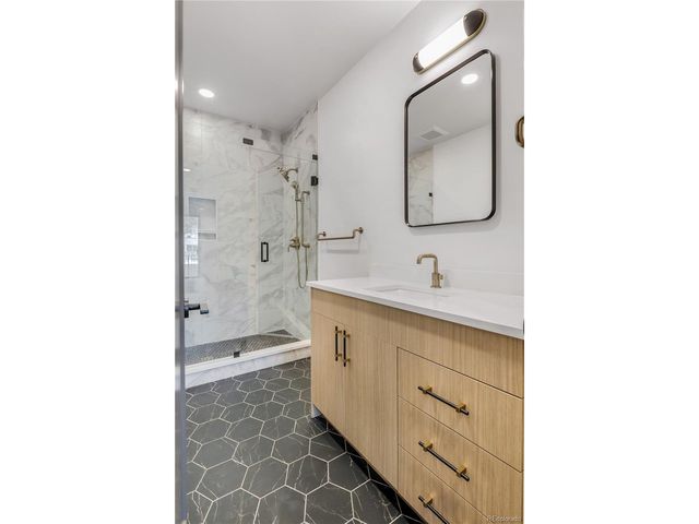 812 Dahlia St, Denver, CO 80220