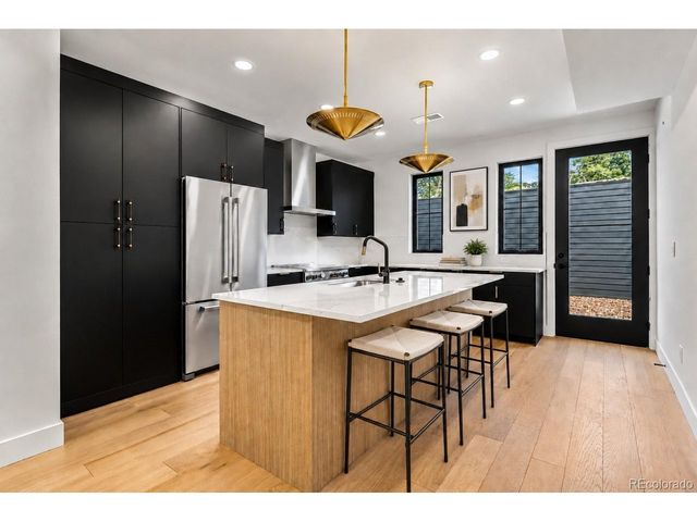 812 Dahlia St, Denver, CO 80220