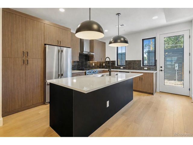 812 Dahlia St, Denver, CO 80220