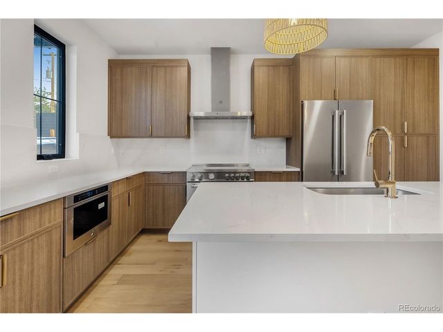 812 Dahlia St, Denver, CO 80220