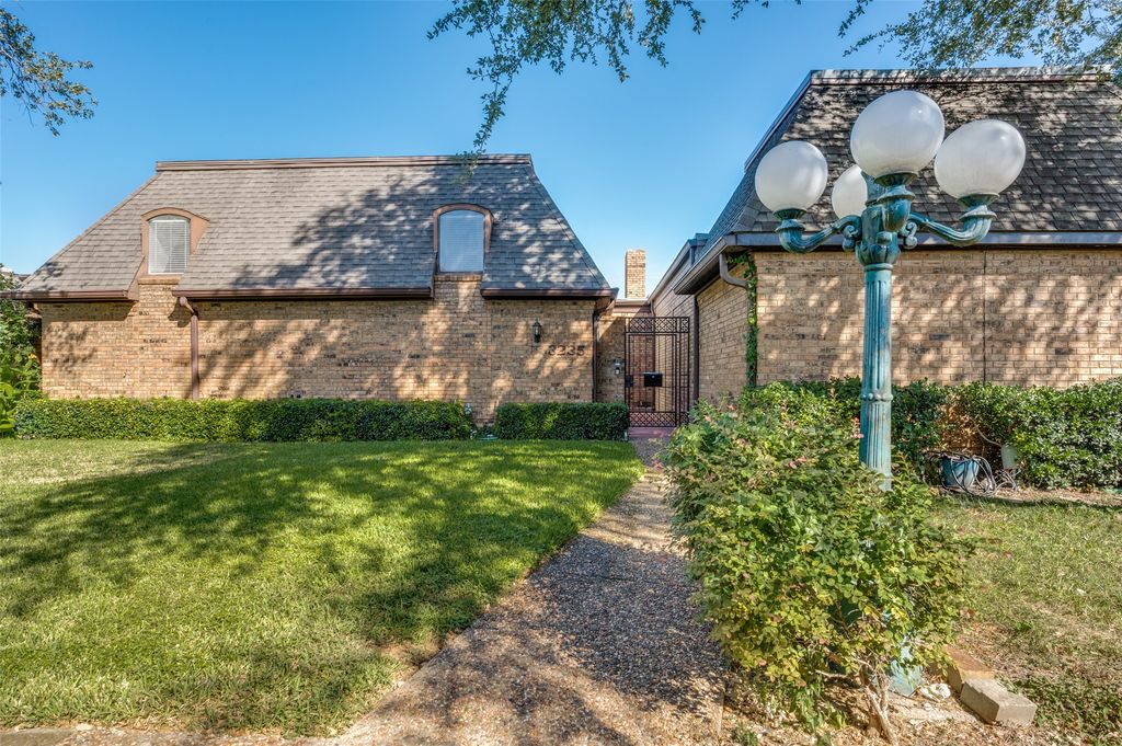 3235 Stonehenge Lane, Carrollton, TX 75006