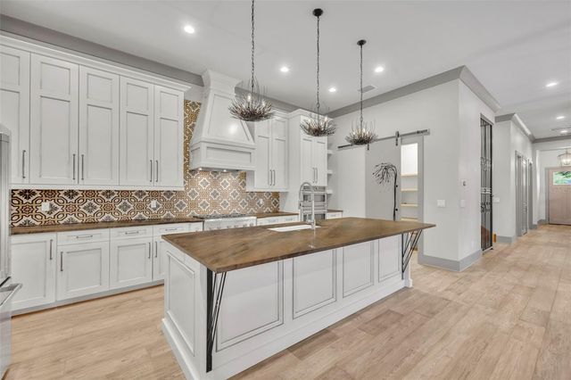 1018 YATES STREET, Orlando, FL 32804