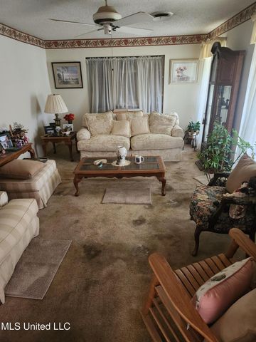 2285 Windsor Court, Biloxi, MS 39532