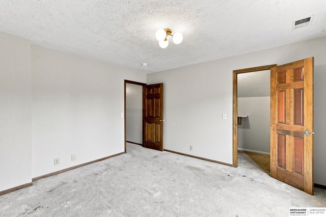 16509 Spring Circle, Omaha, NE 68130