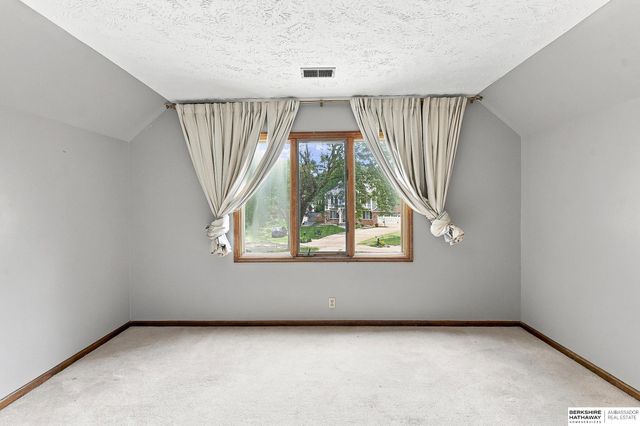 16509 Spring Circle, Omaha, NE 68130