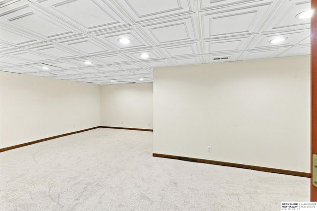 16509 Spring Circle, Omaha, NE 68130