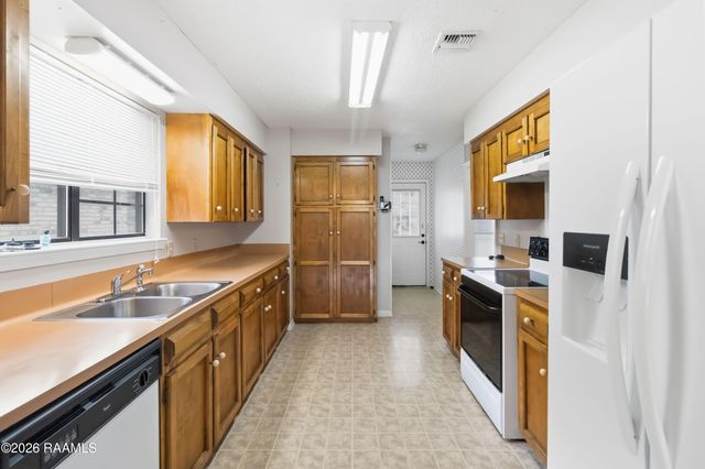 206 Open Meadows Drive, Lafayette, LA 70506