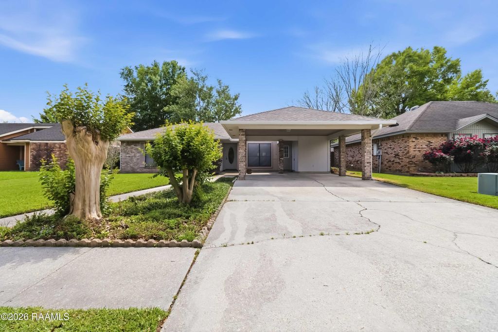 206 Open Meadows Drive, Lafayette, LA 70506